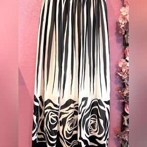 Vintage Black and White floral maxi skirt  XL